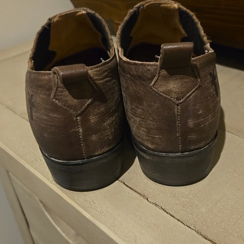 Frye dark brown leather wester style booties distressed by design women's size 9 - Picture 3 of 7